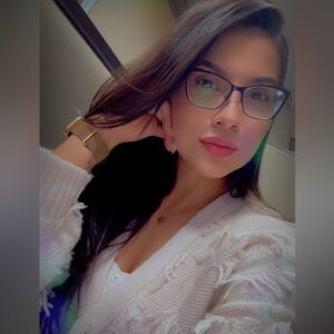 Meet your Posher, Esmeralda